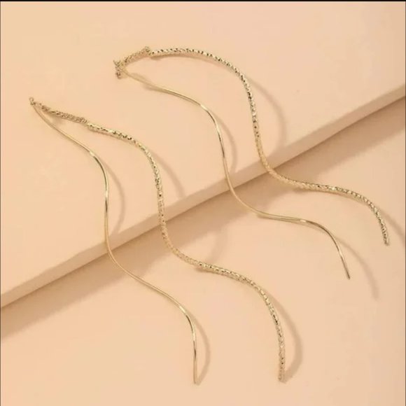 Minimalist Gold Spiral Threader Earrings - Picture 2 of 4